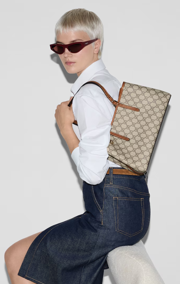 👜 Gucci | Bolso tote GG Emblem tamaño mediano - Imagen 5